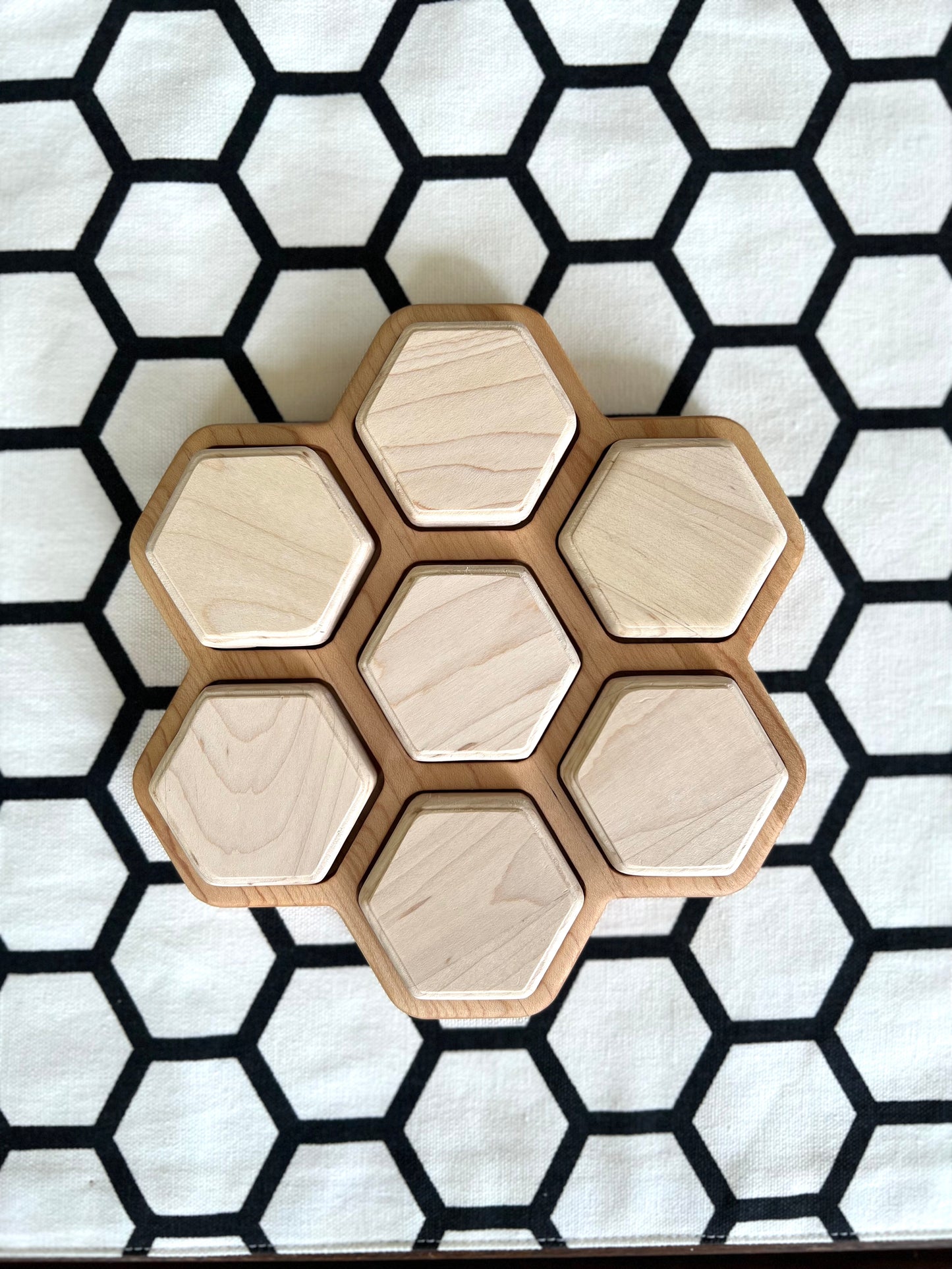 Honeycomb flower play tray