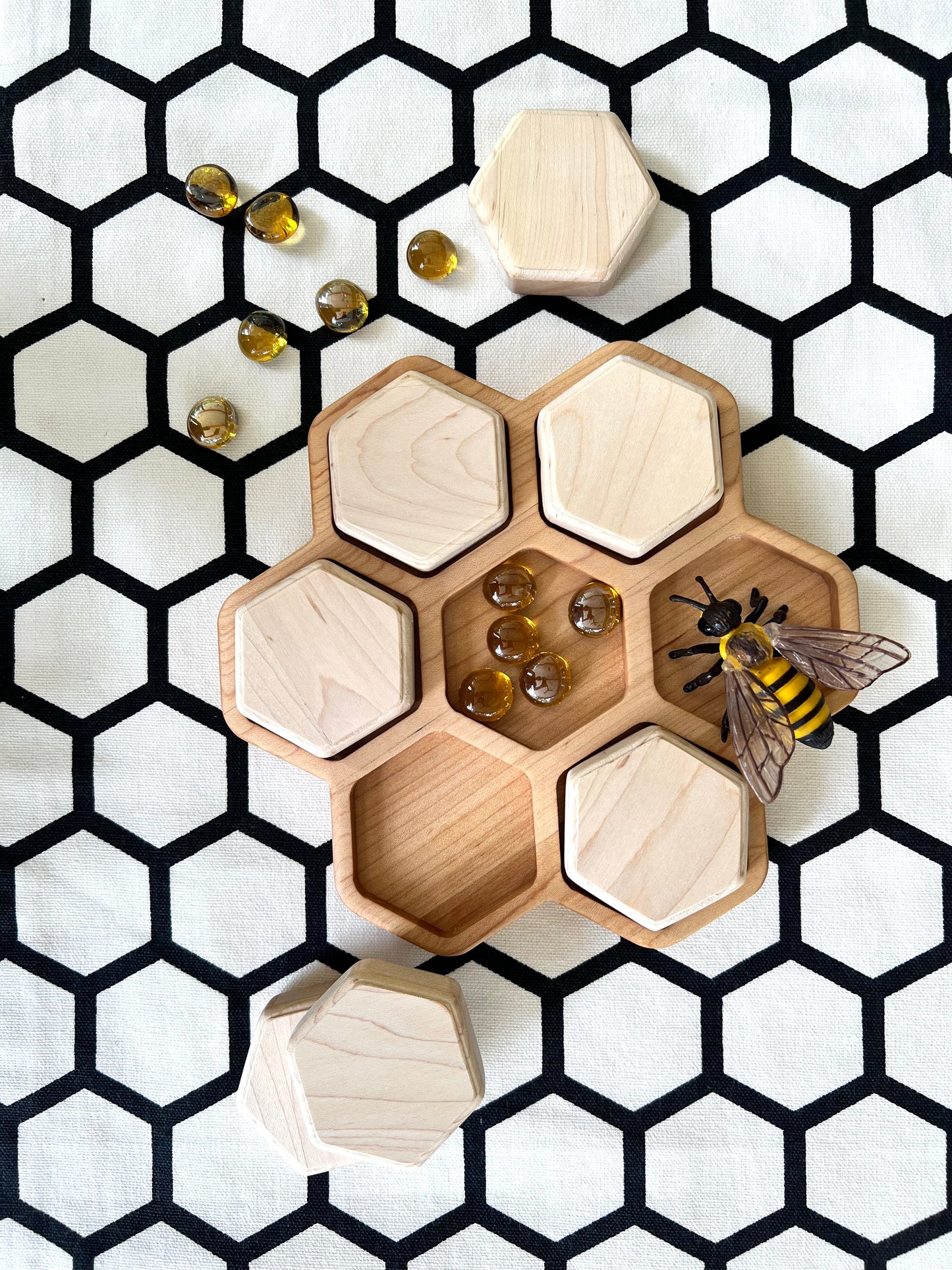 Honeycomb flower play tray