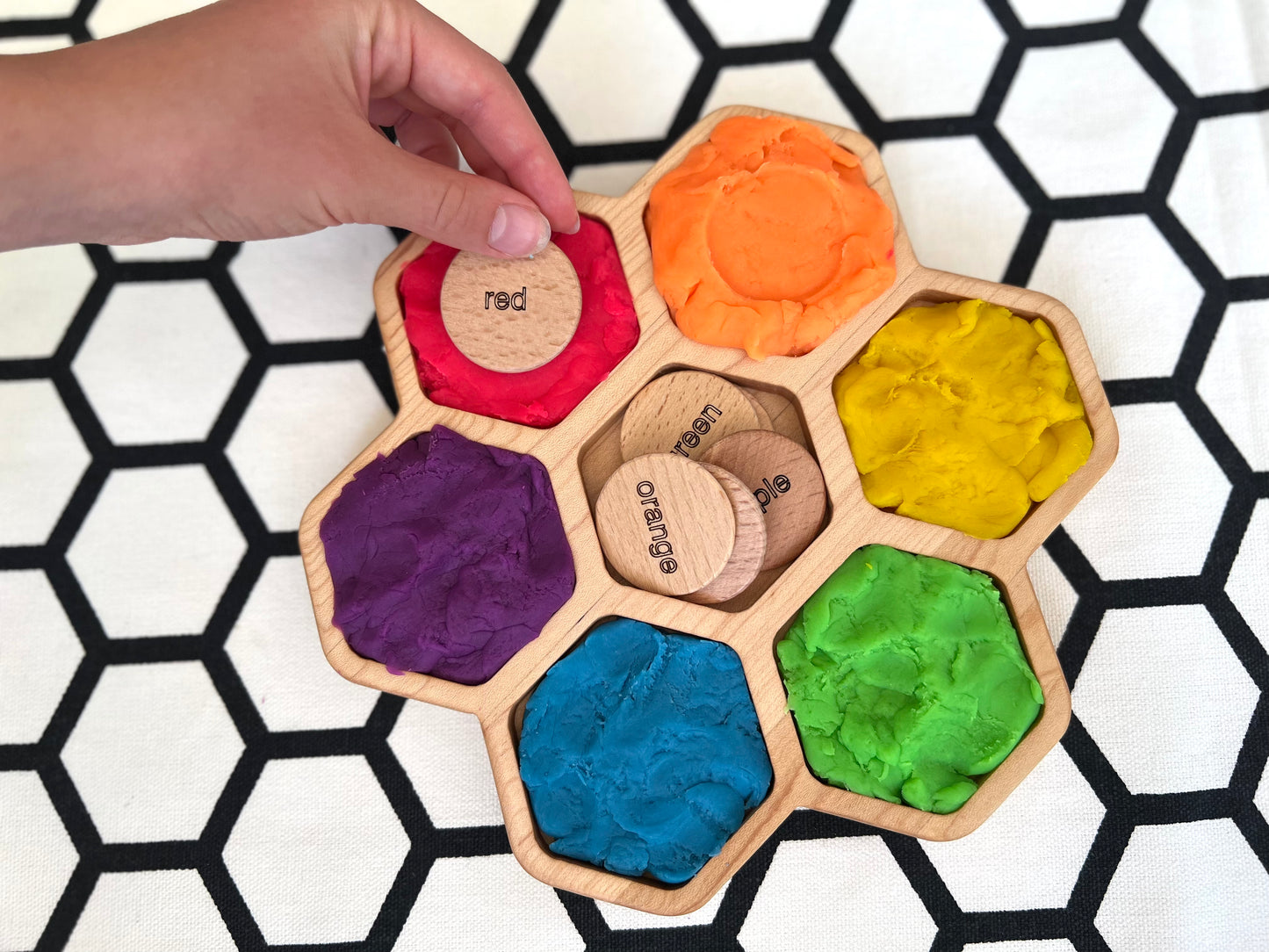 Honeycomb flower play tray