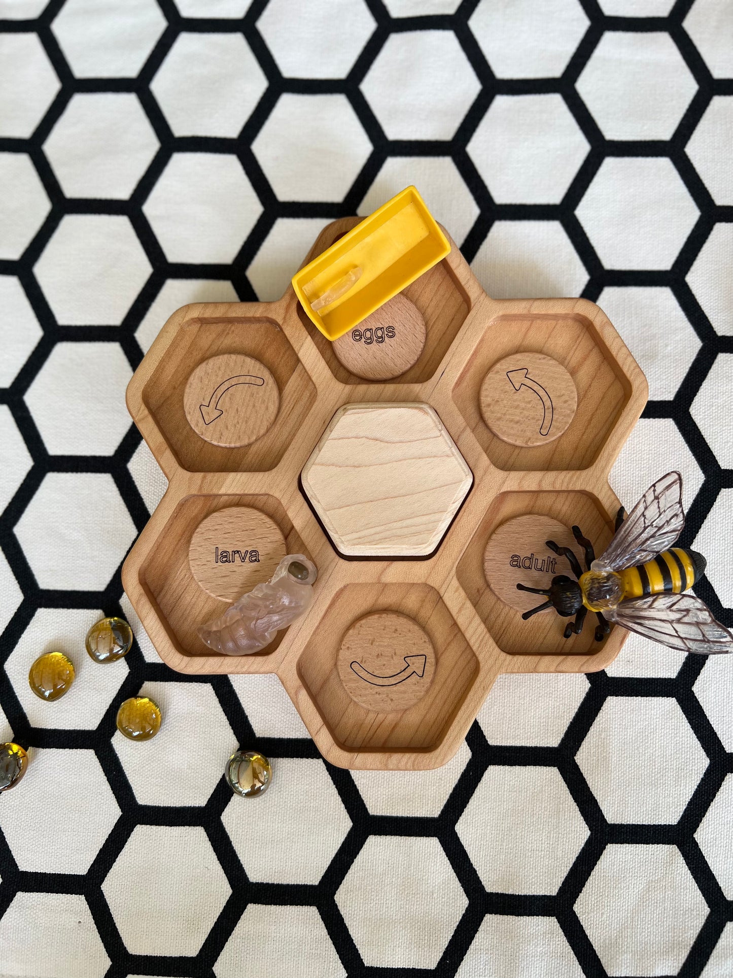 Honeycomb flower play tray